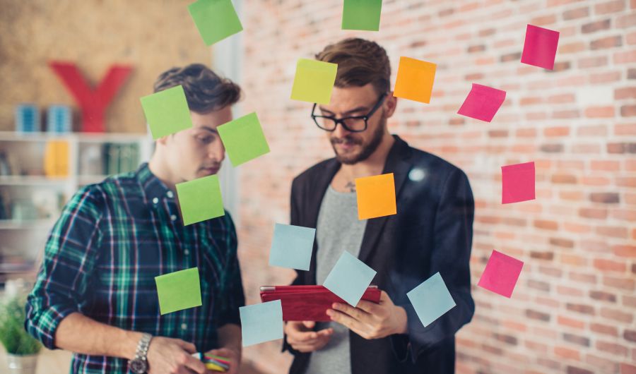 Guys discussing about Multichannel Platforms and how to increase productivity